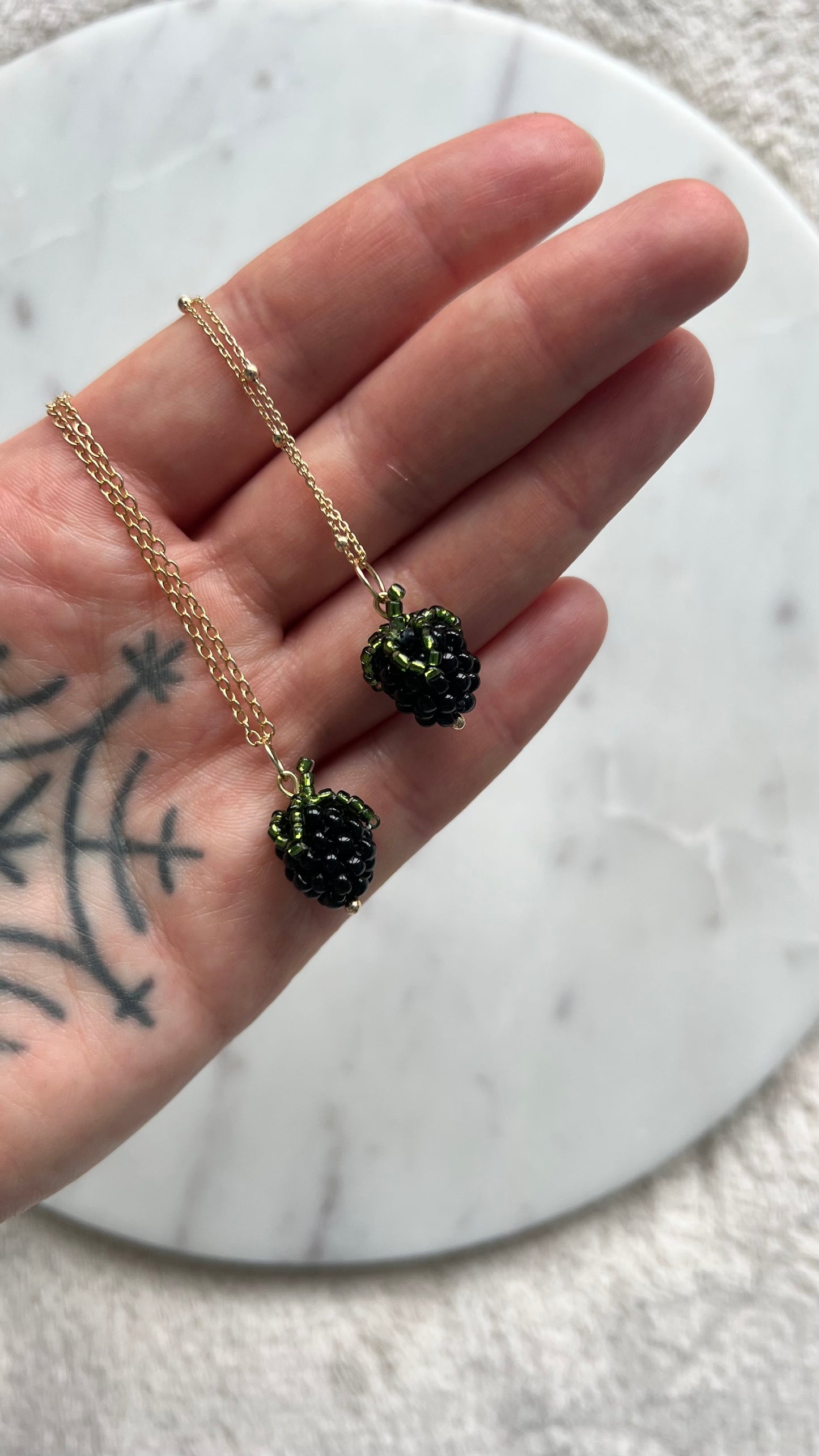 Naszyjnik z jeżyną.