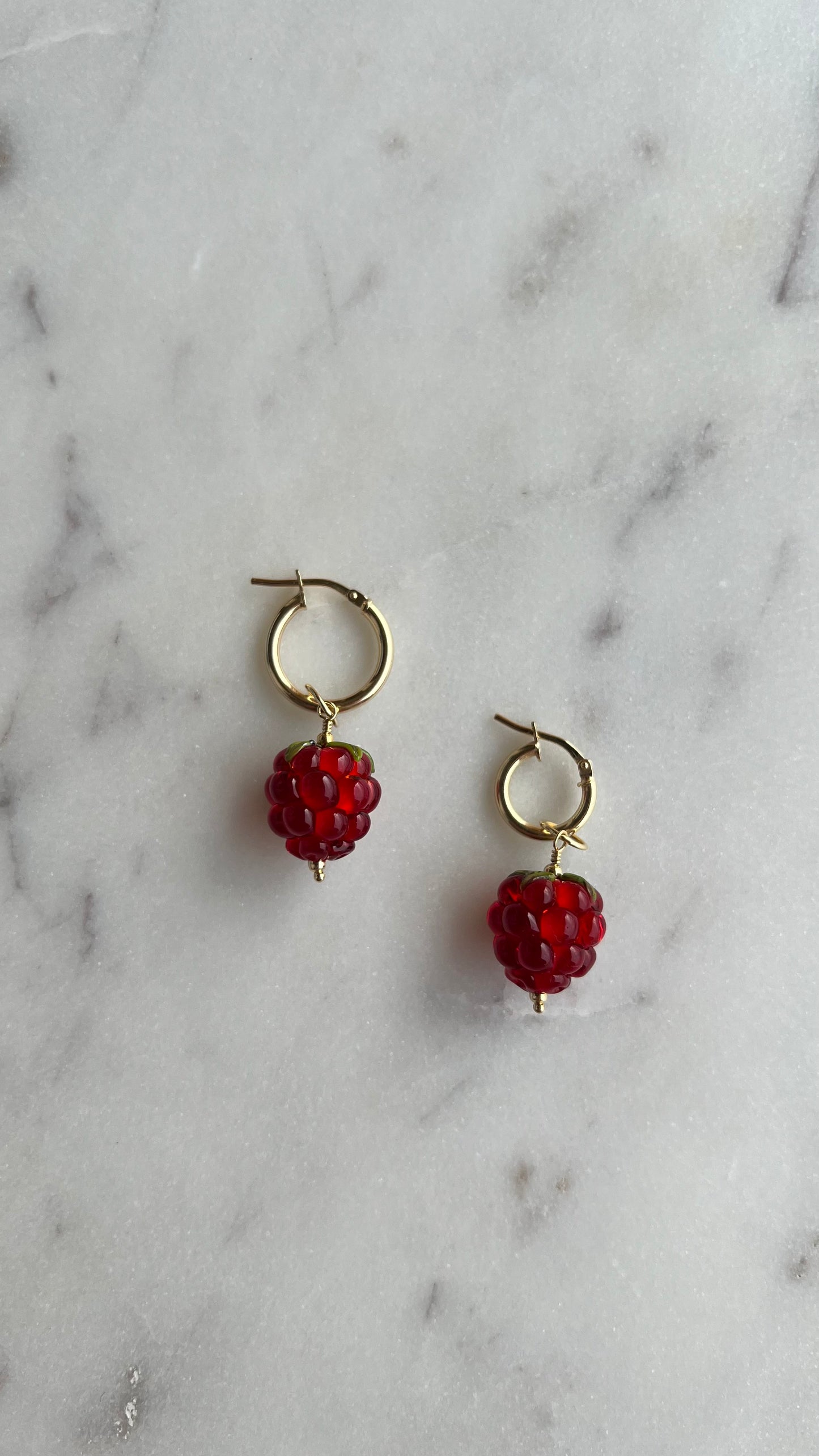 Kolczyki, ze szklaną maliną