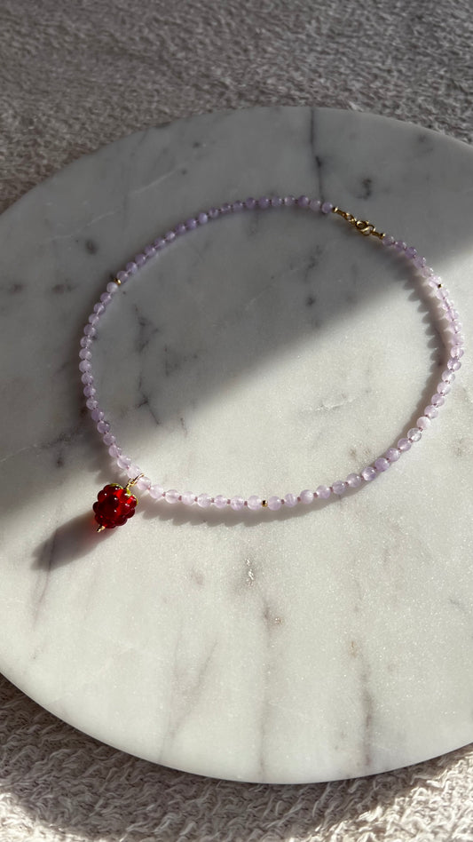 Naszyjnik z ametystem lawendowym i maliną.