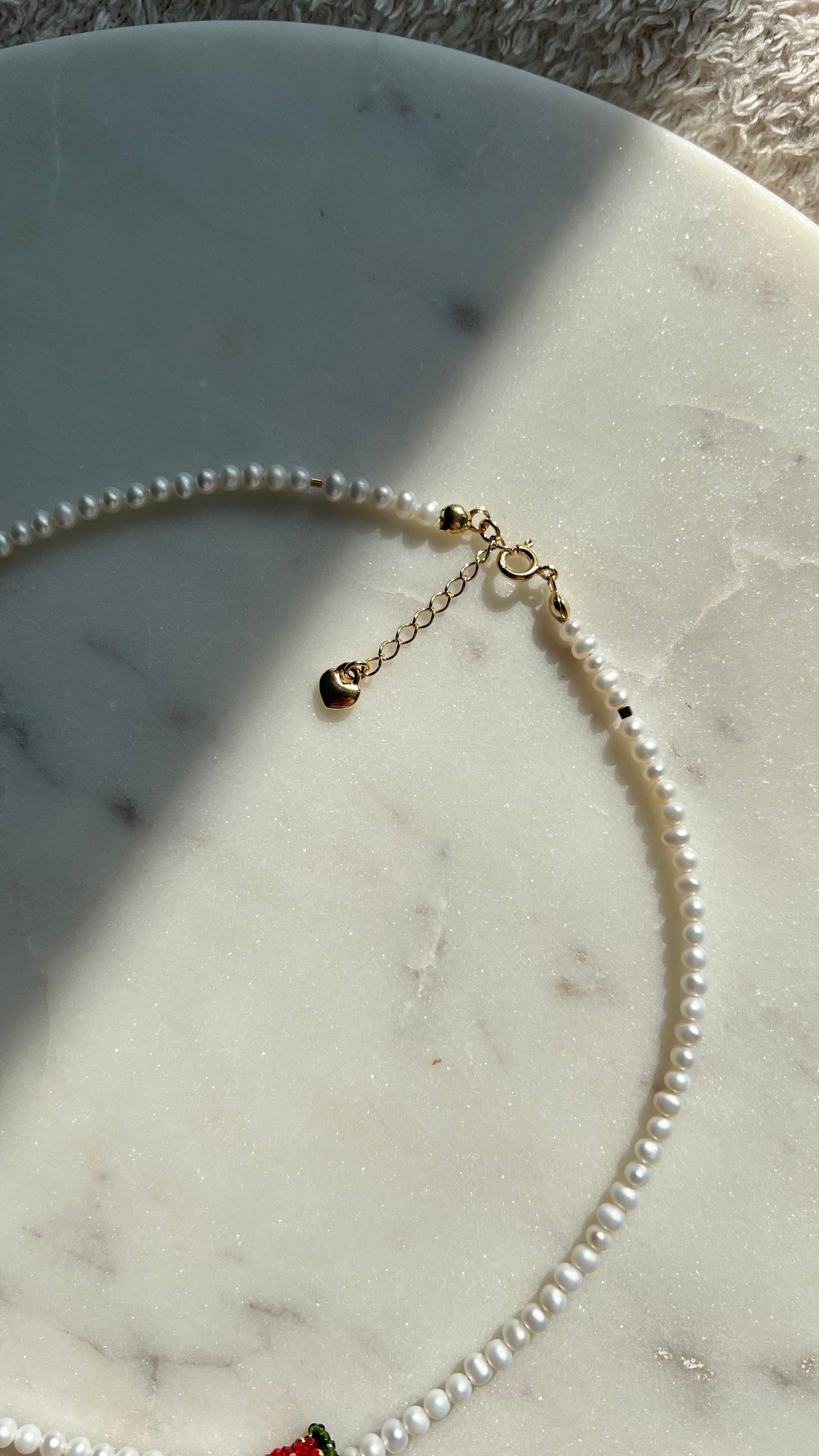 Poziomki w perłowej rosie