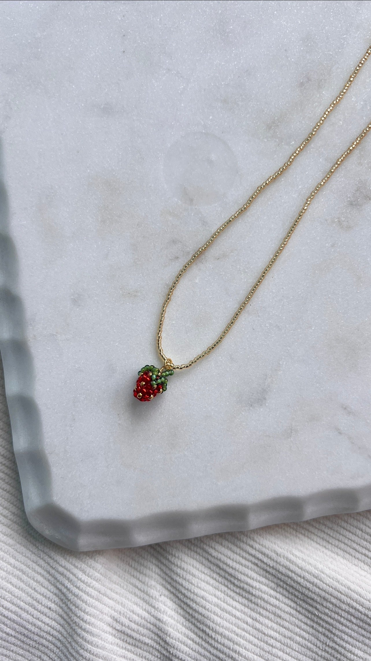 Naszyjnik - Tiny Strawberry.