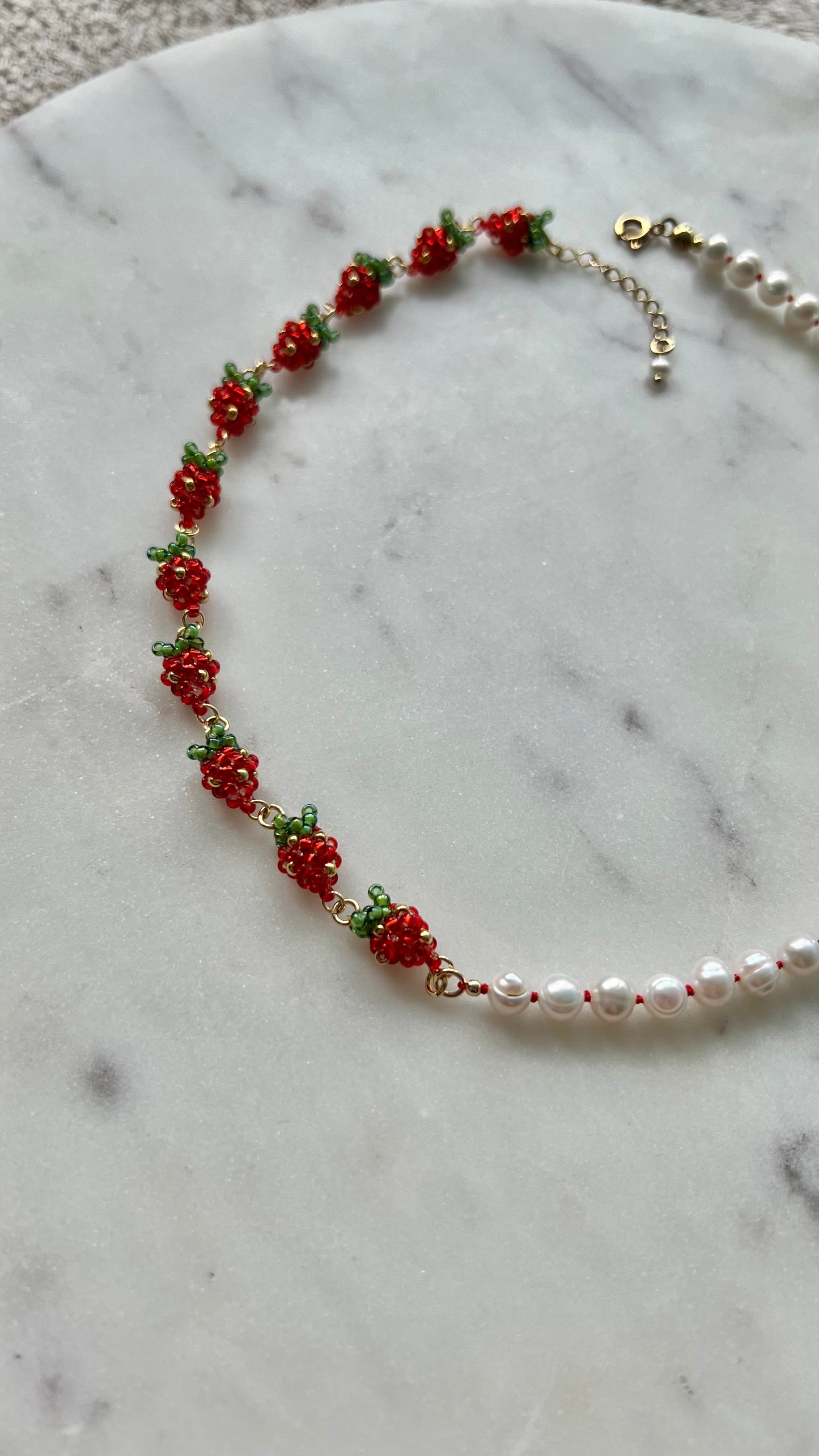 Naszyjnik truskawkowo perełkowa rosa