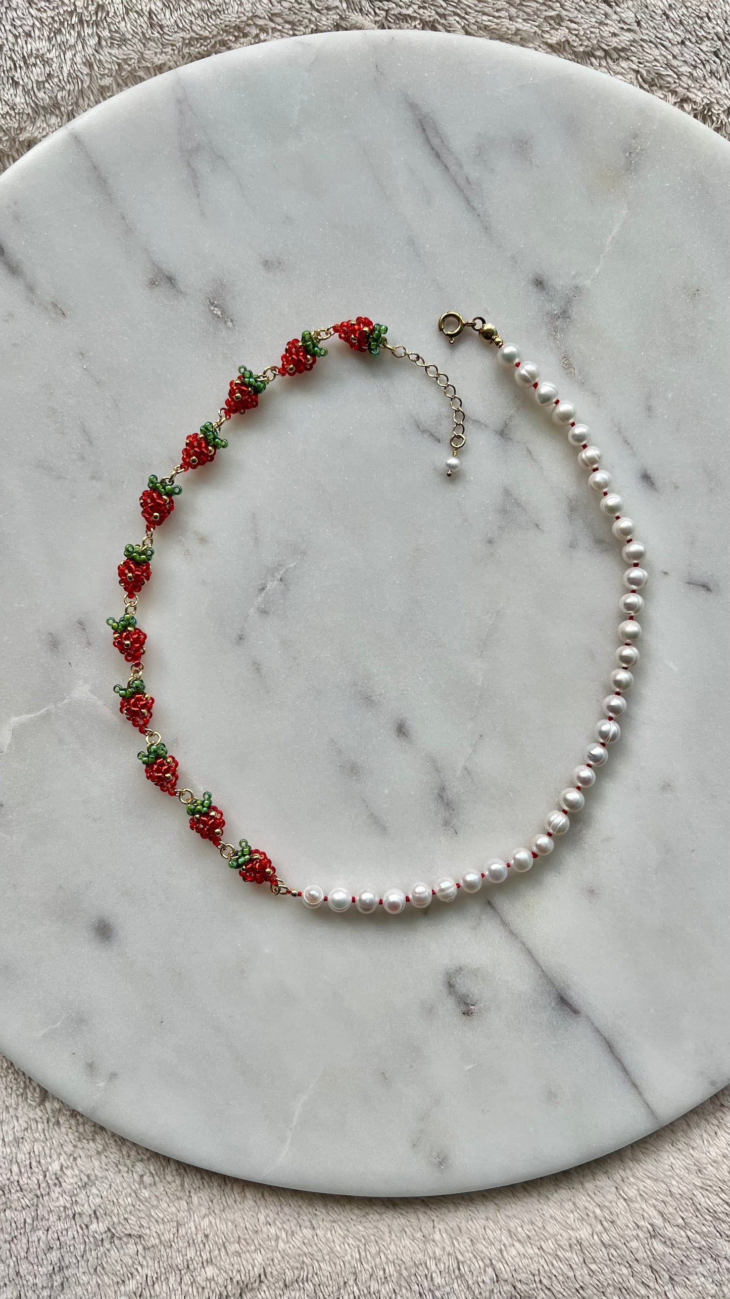 Naszyjnik truskawkowo perełkowa rosa