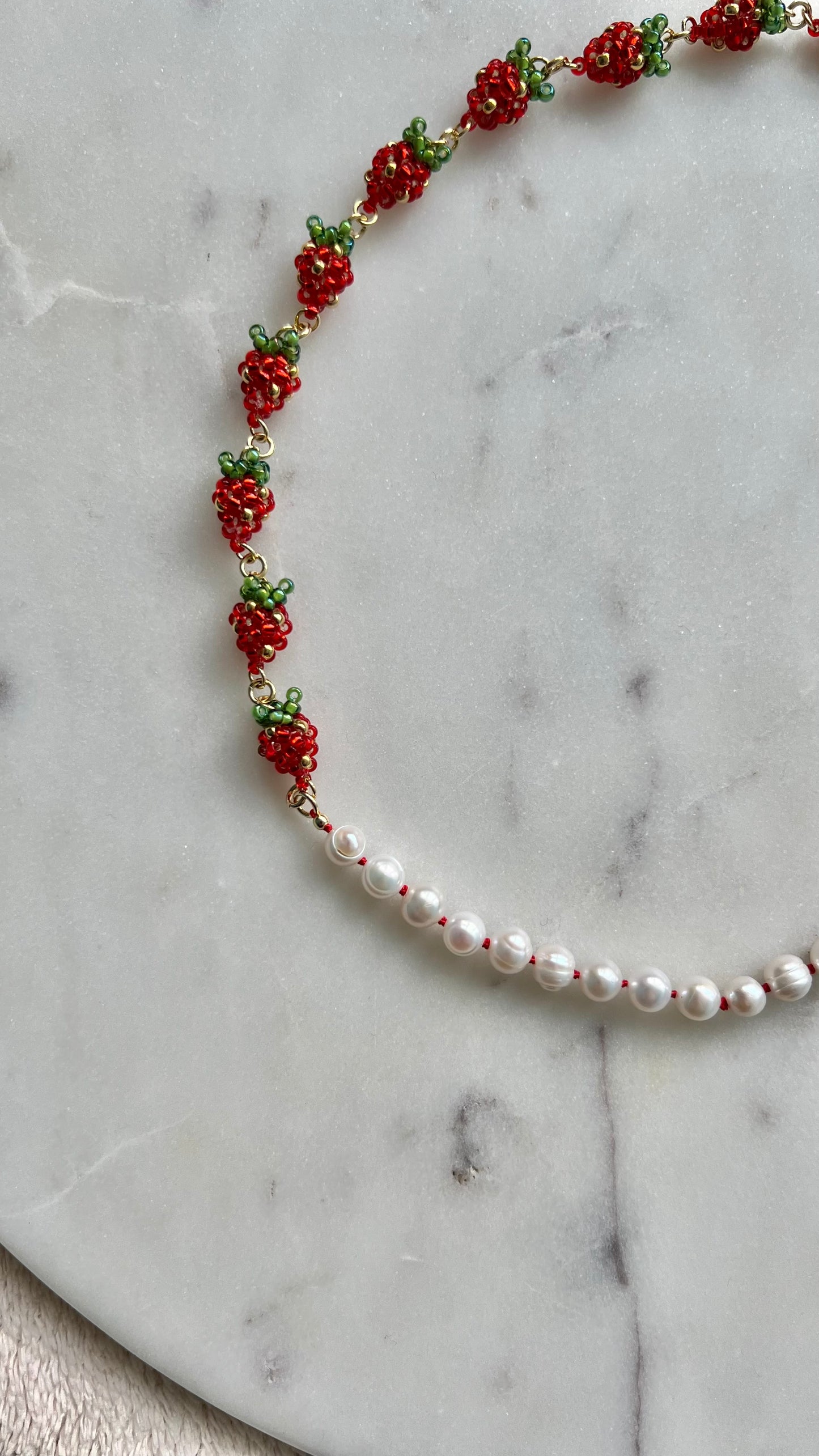 Naszyjnik truskawkowo perełkowa rosa