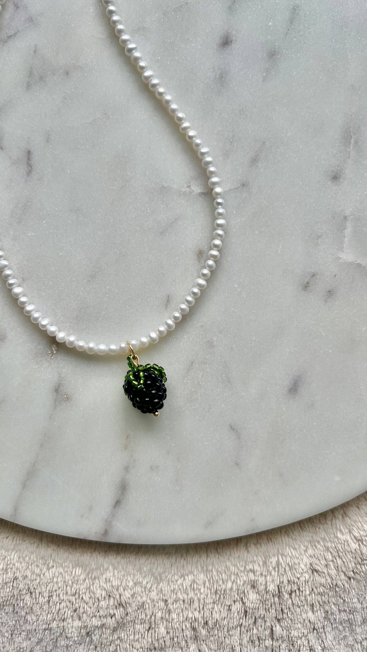 Jeżyna w perłowej rosie