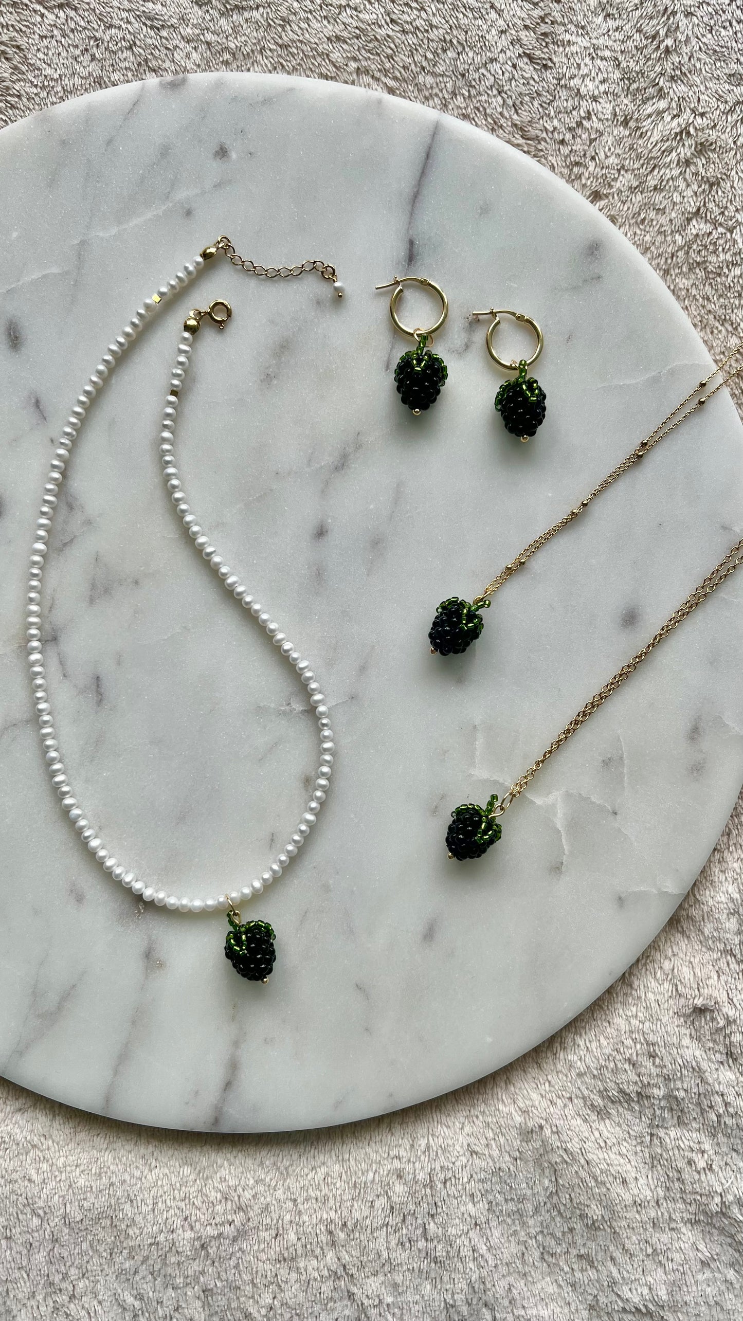 Jeżyna w perłowej rosie