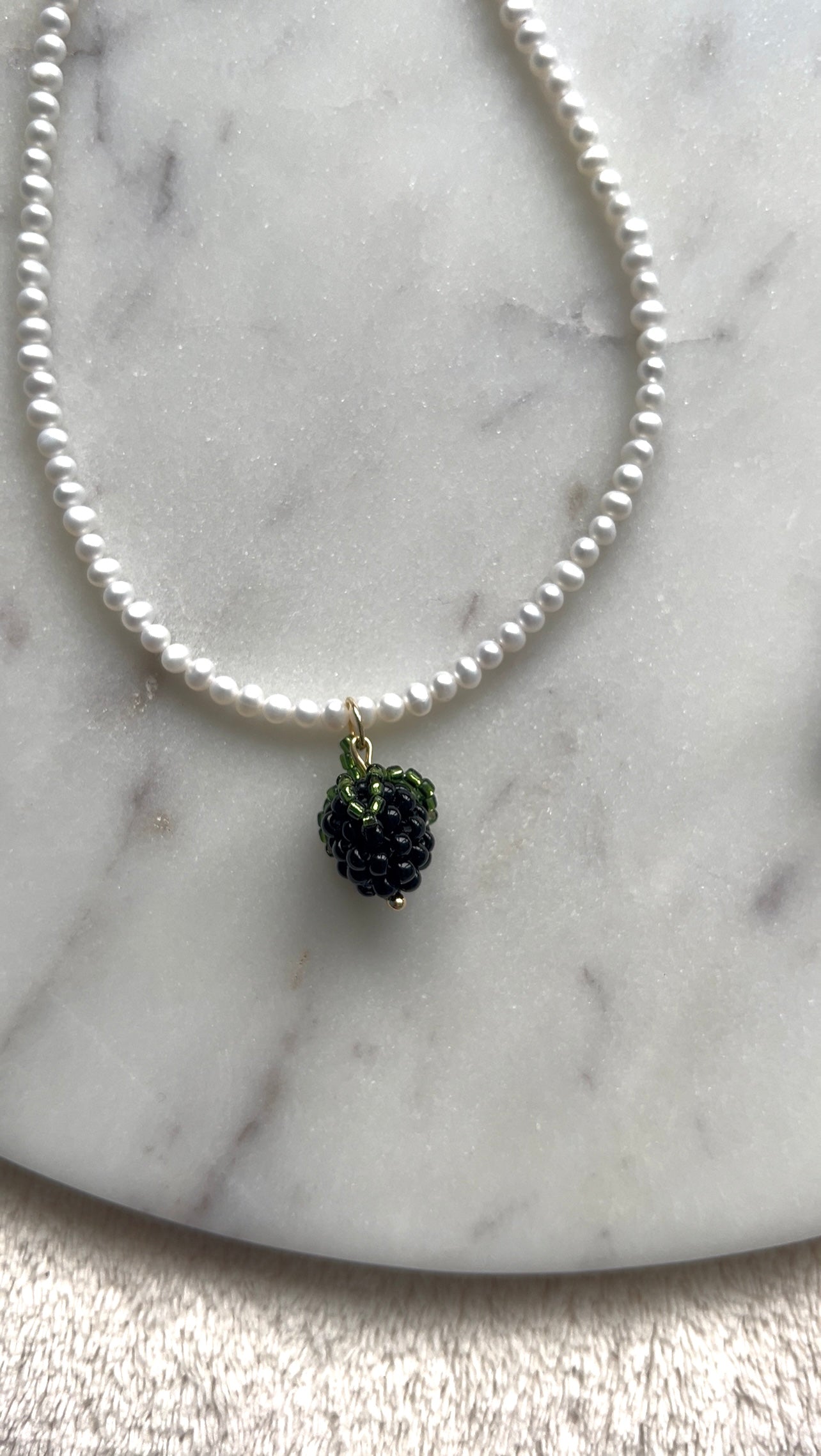 Jeżyna w perłowej rosie