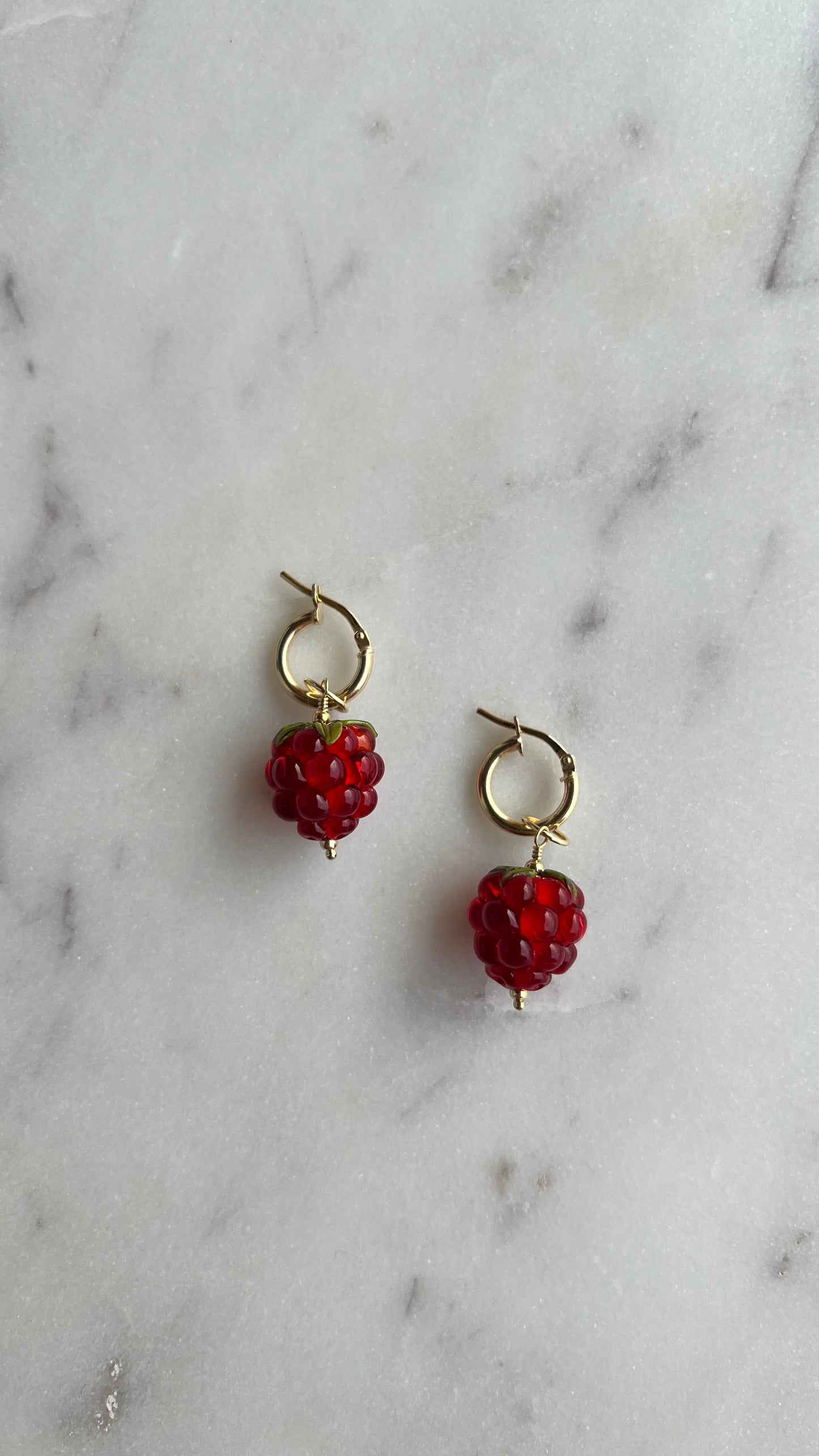 Kolczyki, ze szklaną maliną