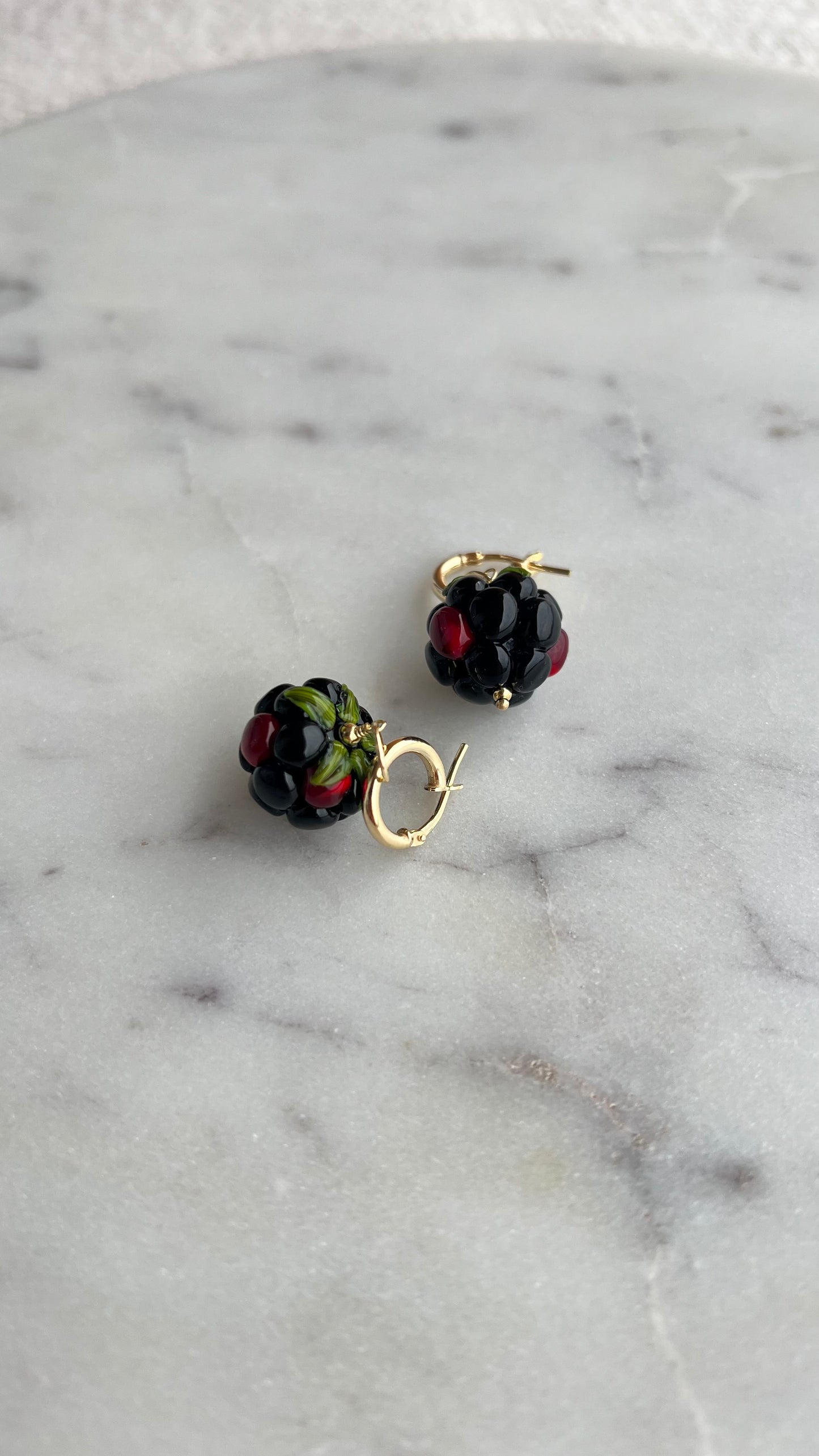 Kolczyki, ze szklaną jeżyną..