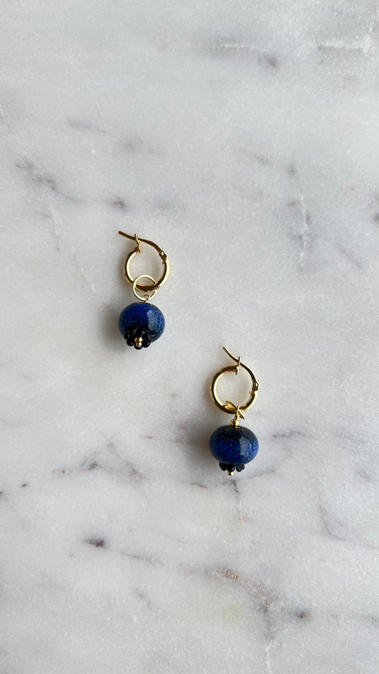 Kolczyki, ze szklaną jagodą.