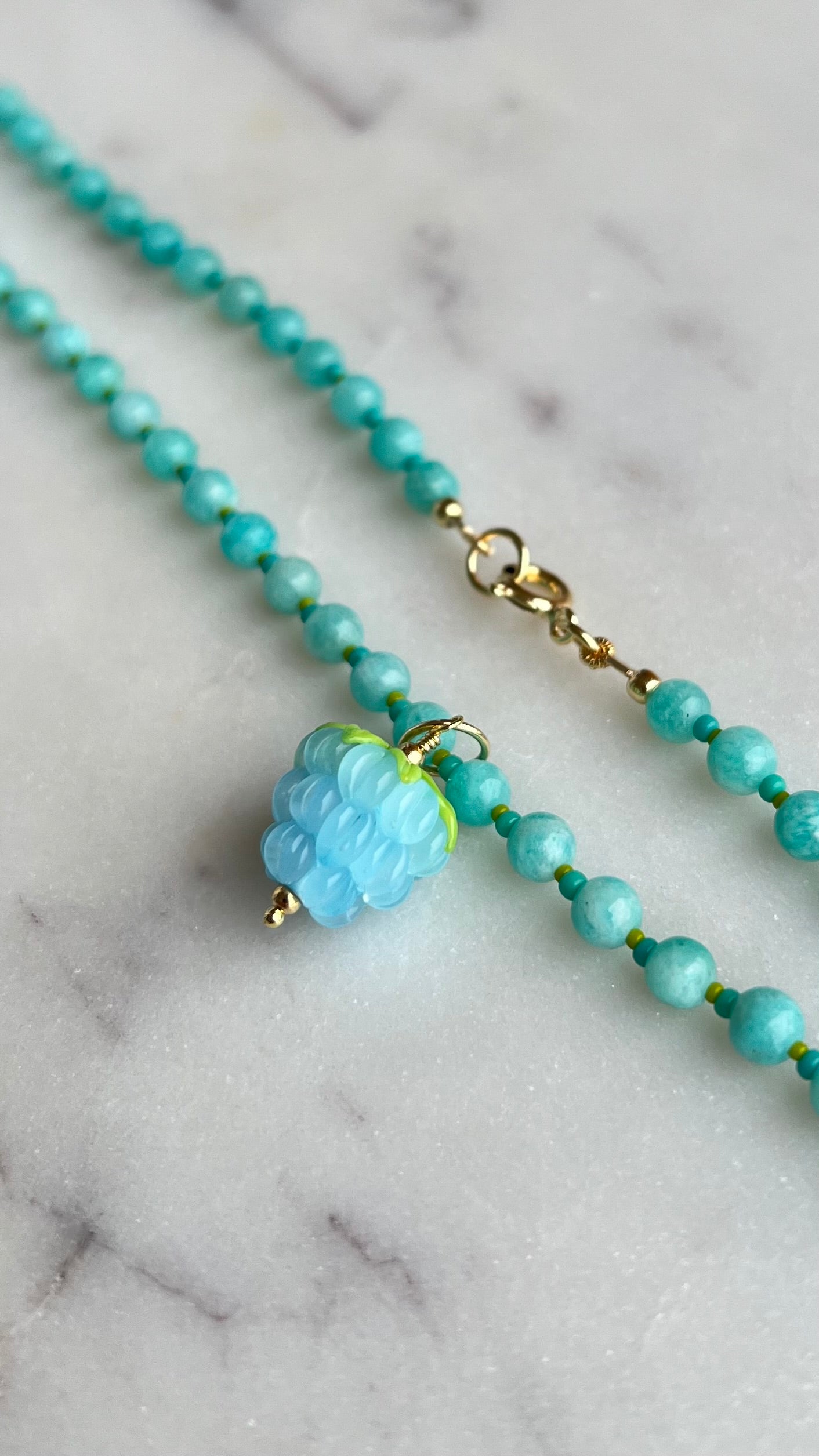 Naszyjnik z amazonitu z maliną.