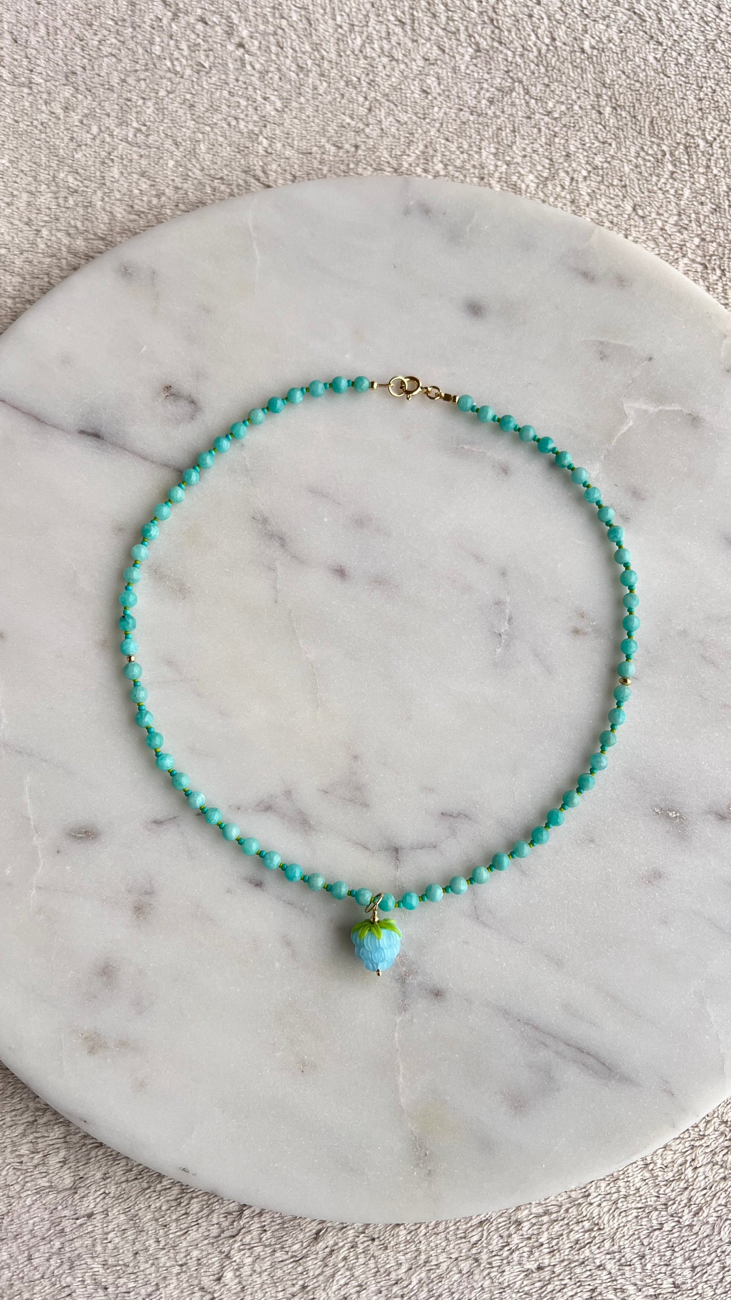 Naszyjnik z amazonitu z maliną.