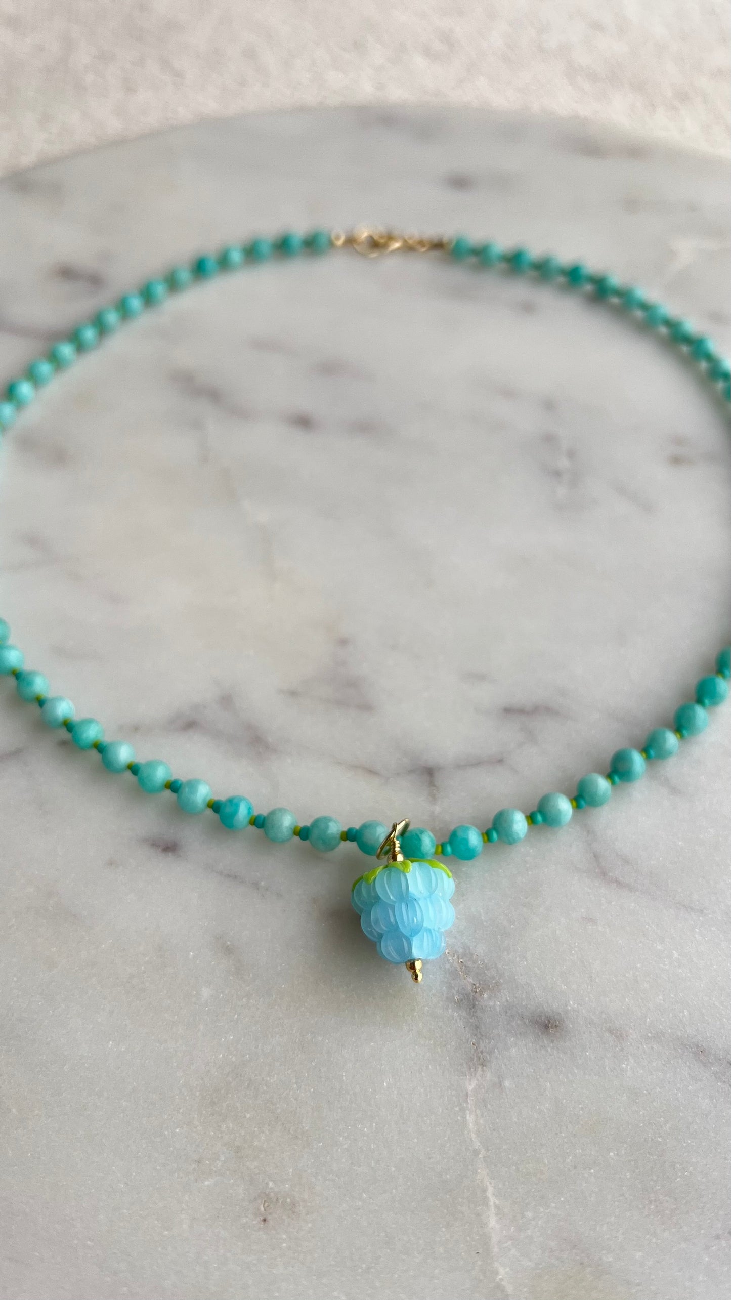 Naszyjnik z amazonitu z maliną.