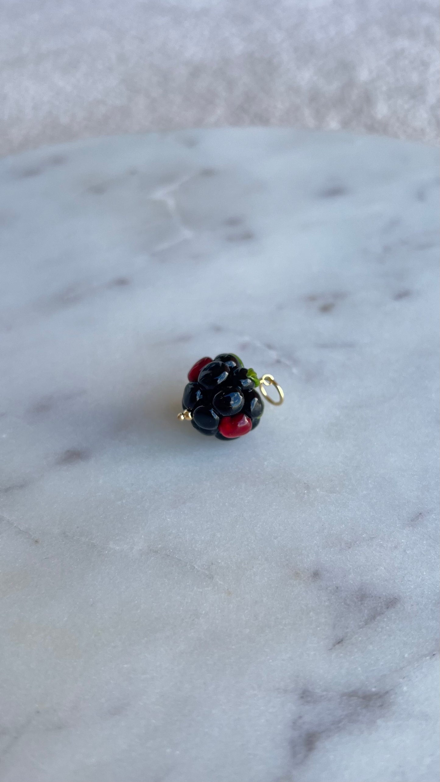 Zawieszka jeżyna czarna.