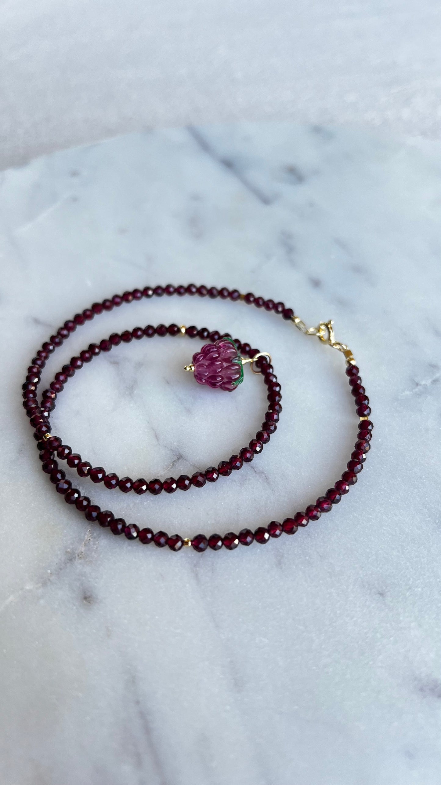 Naszyjnik z granatu z maliną.