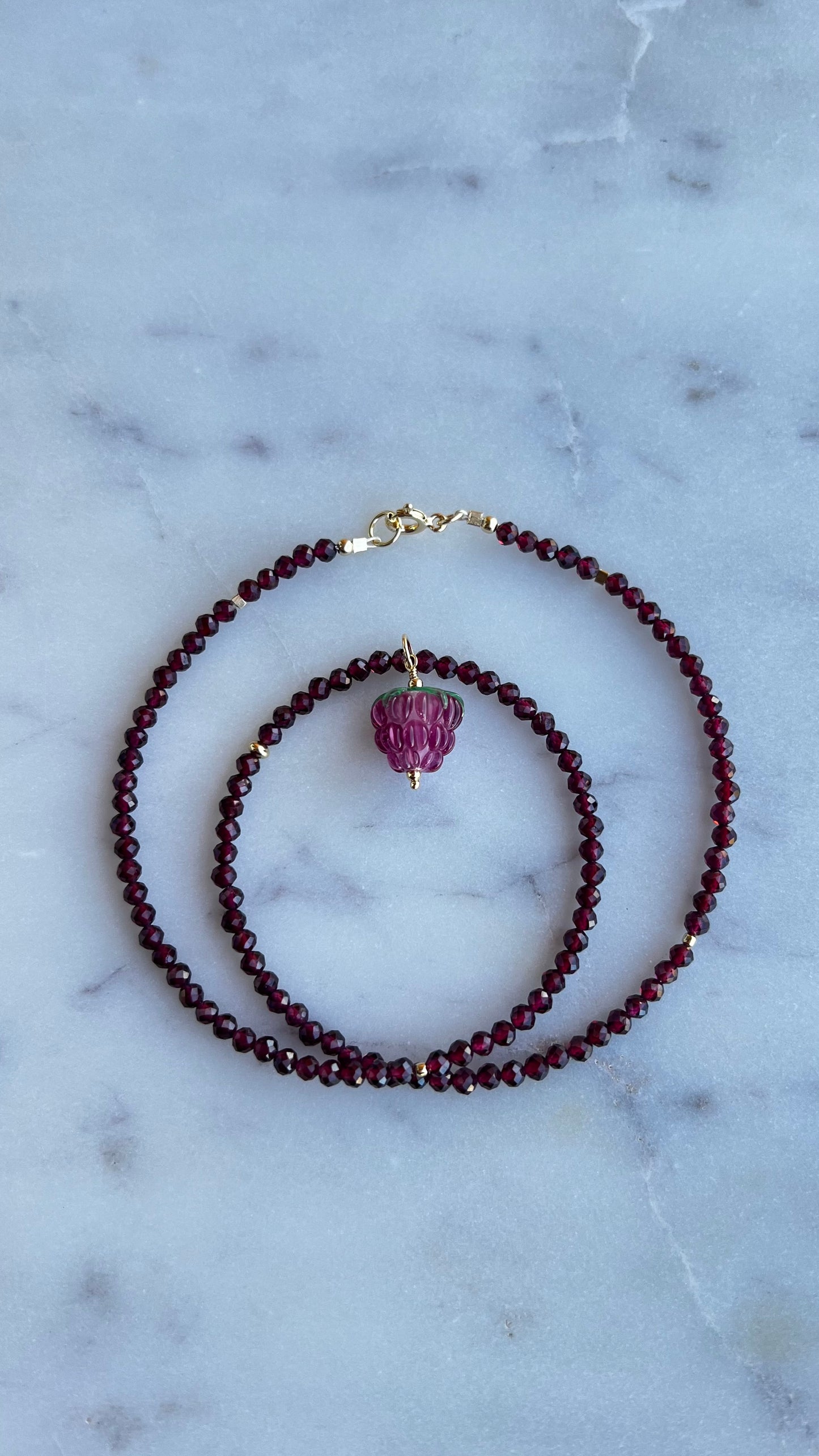 Naszyjnik z granatu z maliną.