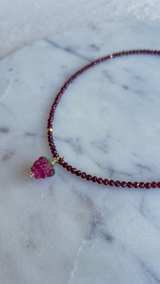 Naszyjnik z granatu z maliną.