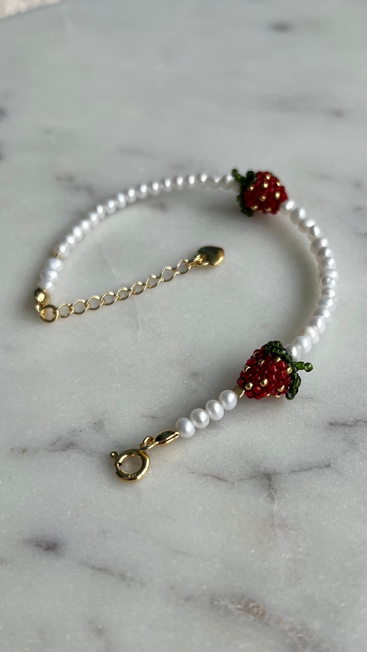 Bransoletka Perełkowe Lato z poziomkami.