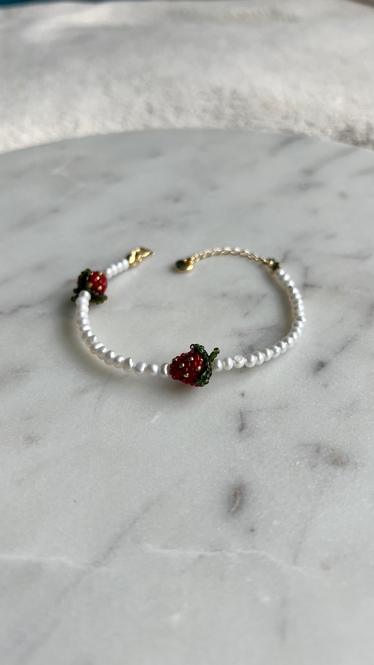 Bransoletka Perełkowe Lato z poziomkami.